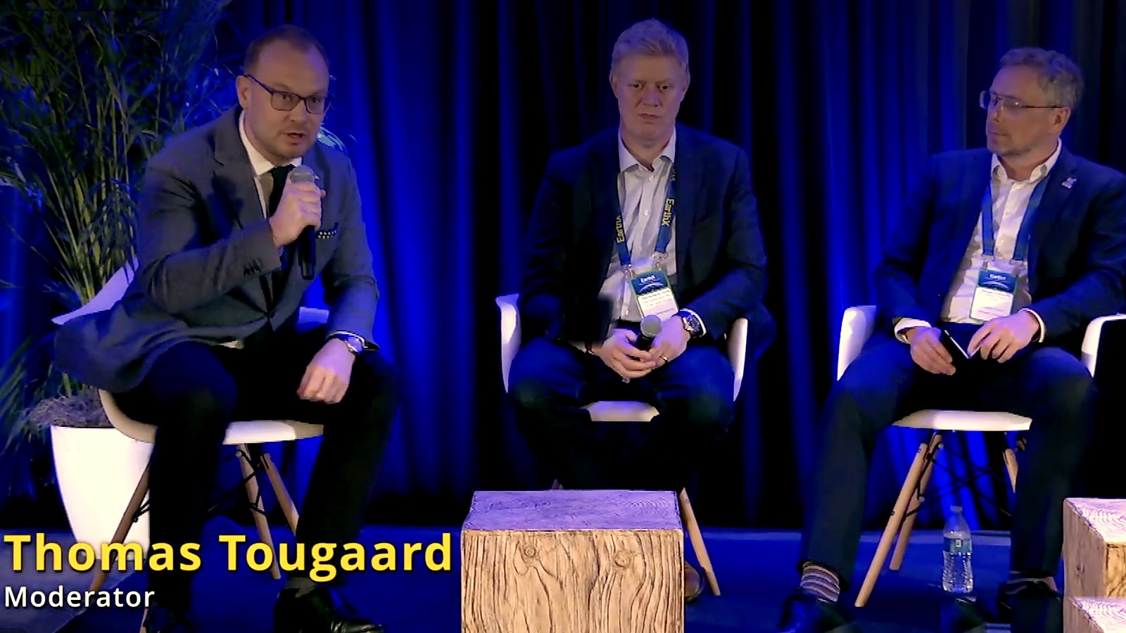 Thomas Tougaard moderating "Green Energy Diplomacy: Denmark's Role in Global Resilience" at EarthX 2025